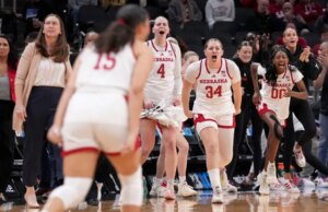 Nebraska se separa no terceiro quarto para vitória dos quatro primeiros sobre Richmond