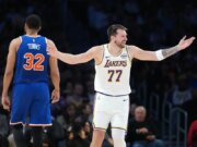 Luka Doncic, do Lakers, multado em US$ 50 mil por gesto em relação aos árbitros