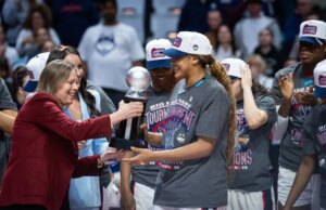 UConn e UCLA permanecem no topo do Prime 25 entrando no torneio da NCAA