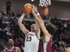 O número 7, Saint Mary’s, se esforça para avançar no torneio contra o número 10, Texas A&M