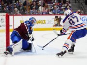 Oilers eliminam Avalanche depois que Nathan MacKinnon é acusado de má conduta no jogo