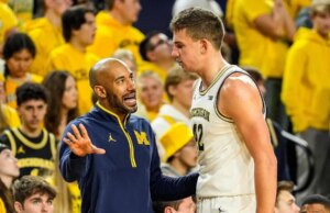Relatórios: Oregon State nomeará o assistente de Michigan, Justin Joyner, como técnico