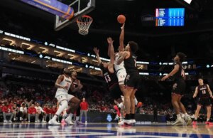 Malik Reneau e Miami derrotam o número 24 de Louisville nas quartas de ultimate do ACC