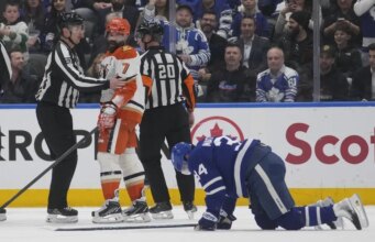Auston Matthews, do Maple Leafs, lesionado contra Geese