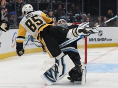 Perdendo 2 pontos mais cedo, Penguins se recuperam para manter Mammoth cambaleando