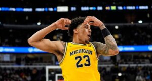 O número 1 de Michigan trava enquanto o inquieto Howard abraça o momento