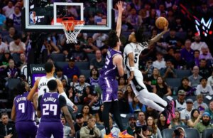 Surging Spurs procuram manter o foco ao receber o Suns