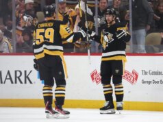 Erik Karlsson marca duas vezes novamente como o melhor Jets dos Penguins nos pênaltis