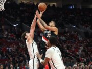 Noite de carreira de Toumani Camara ajuda Blazers a derrotar Nets