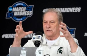 Tom Izzo, 71, zomba das conversas sobre aposentadoria após a saída dos Spartans