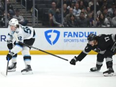 Alexander Kerfoot e Logan Cooley marcam duas vezes na vitória do Mammoth sobre os Kings