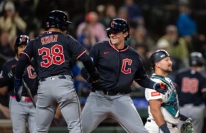 Chase DeLauter dos Guardiões pretende aumentar a barragem de homers contra Mariners