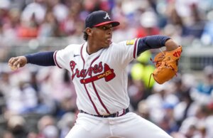 O prospecto de argumento de venda do Braves, Didier Fuentes, chama Martin Perez
