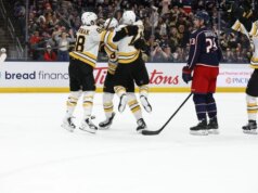 Resumo da NHL: perdendo por 3 a 0 em terceiro, Boston vence Columbus no SO