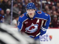 Avalanche D Cale Makar sai do jogo devido a uma lesão na parte superior do corpo