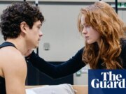 ‘É como voar!’ Sadie Sink e Noah Jupe sobre o estrelato infantil, a paixão e a adrenalina inebriante de Romeu e Julieta