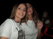 Victoria Beckham diz ‘te amo’ ao se reunir com a Spice Lady para apoiar Cruz