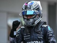 Les Mercedes começa em estreia on-line no Japão