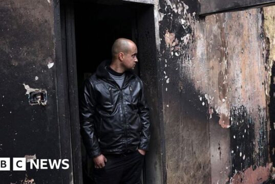 Colonos israelenses atacam aldeias palestinas na Cisjordânia ocupada, atacando pessoas e propriedades