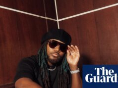 ‘Um coração partido pode transformar alguém em um Casanova ruim’: a estrela emergente do R&B Leon Thomas sobre desafio, D’Angelo e sua personalidade ‘cachorrinha’