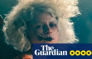 A Noiva! crítica – Jessie Buckley é eletrizante como a esposa do monstro de cabelos crespos e língua negra