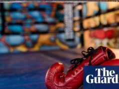 A adolescente boxeadora Isis Sio em coma após ser nocauteada na quarta luta profissional