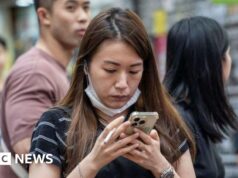 A polícia de HK agora pode exigir senhas de telefone sob as novas regras de segurança nacional