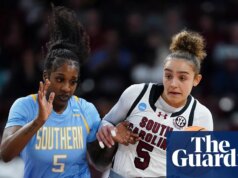 Carolina do Sul abre torneio da NCAA com goleada de 69 pontos sobre Southern
