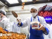 Lojas e restaurantes no Egito devem fechar mais cedo à medida que a crise energética se aprofunda