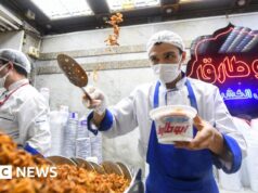 Lojas e restaurantes no Egito devem fechar mais cedo à medida que a crise energética se aprofunda