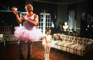 Os papéis de Hulk Hogan como estrela de cinema, cruzado da mídia e hypeman do MAGA tiveram um grande impacto fora do ringue