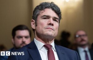 Ex-chefe de contraterrorismo investigado pelo FBI por supostos vazamentos