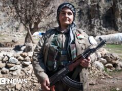 Sob fogo de drones, curdos exilados esperam para confrontar o regime iraniano