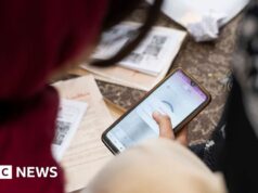 Como os iranianos estão evitando bloqueios de web para contatar familiares no exterior