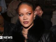 Mulher acusada de atirar na casa de Rihanna se declara inocente de tentativa de homicídio