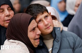 ‘Minha mãe gritou pela última vez’: menino palestino de 12 anos descreve como as forças israelenses mataram sua família no carro