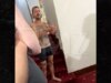 Shia LaBeouf de cueca no saguão de um resort italiano, implorando por luz