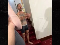 Shia LaBeouf de cueca no saguão de um resort italiano, implorando por luz