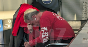 Congressista da Geórgia assiste ao jogo de beisebol do neto em meio à paralisação do governo