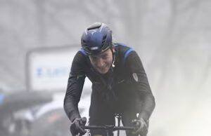 O ciclista quebequense Nickolas Zukowsky parmi os melhores em Paris-Good