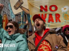 Nenhum rei protesta durante o comício dos EUA contra Donald Trump