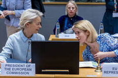 ‘Hitler’ entra em confronto com ‘Zelensky’ pelo controle de cidade francesa