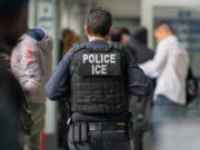 ‘Teste’ de implantação do aeroporto ICE para as eleições de 2026 – ex-estrategista de Trump