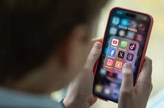 Meta e Google multados por causar dependência infantil