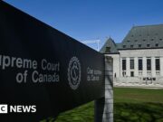 Como a proibição de símbolos religiosos desencadeou um debate constitucional canadense