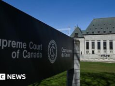 Como a proibição de símbolos religiosos desencadeou um debate constitucional canadense