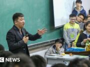 ‘Memória de uma geração’: China lamenta a morte repentina de um polêmico influenciador educacional