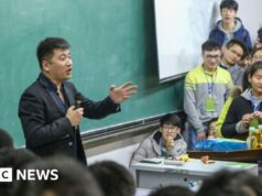 ‘Memória de uma geração’: China lamenta a morte repentina de um polêmico influenciador educacional