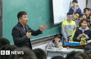 ‘Memória de uma geração’: China lamenta a morte repentina de um polêmico influenciador educacional