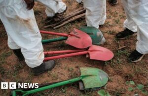 Choque quando dezenas de corpos, a maioria de crianças, são descobertos na vala comum do Quênia